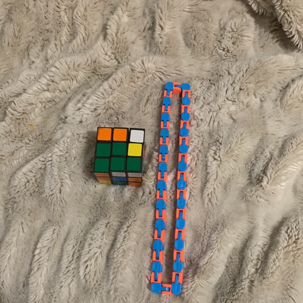 Fidgets - Picture 4 of 4